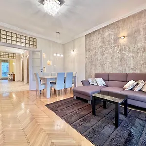  Appartamento Exclusive Colourful Flat In The Ungheria